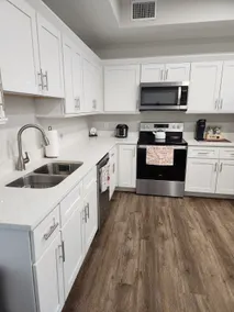 Cozy Farm-style Home near Downtown Ocala - Image 5