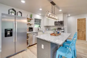 Short Walk to Water! Spacious with Boat Parking! - Image 5
