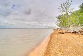 Short Walk to Water! Spacious with Boat Parking! - Image 3