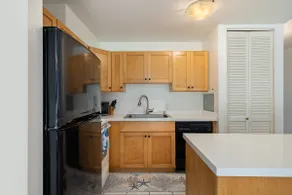 Ground-floor condo w/patio, pool & beach - Image 3
