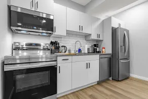 Lux Private Suite•9 mins to Airport•Fully Stocked! - Image 5