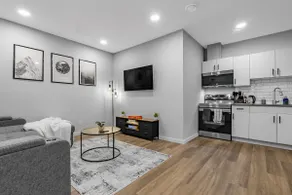 Lux Private Suite•9 mins to Airport•Fully Stocked! - Image 2