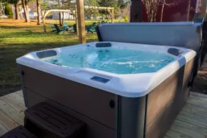 Game Room Fire Pit Hot Tub Mini Golf -1.5 mi to ND - Image 4