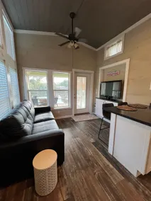Waterfront tiny home by beach & golfing - Image 2