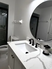 Central Getaway: Stylish, Cozy, and Full of Light - Image 4