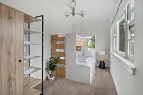 Warm Spacious Bondi Stay with Parking - Image 4