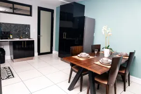 Stylish and Modern Oasis - Image 2