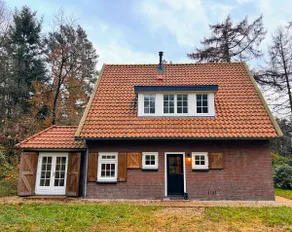 Detached holiday home in the middle of the forest - Image 3