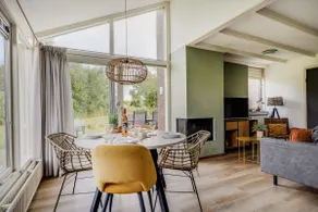Vacation home with large sunny garden - Image 2