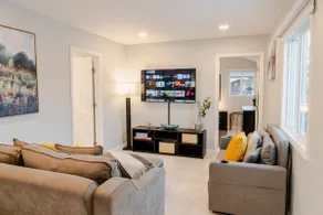 Cozy One BR House, King Size bed and Full kitchen - Image 3