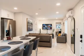 Cozy One BR House, King Size bed and Full kitchen - Image 4