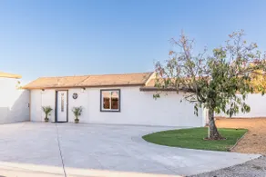 Cozy One BR House, King Size bed and Full kitchen - Image 2