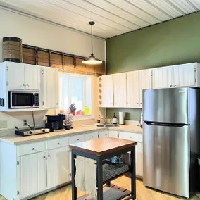 Pb&J’s Hideaway in the Hills - Image 3