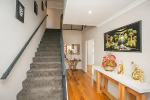 Stunning & luxurious 2-Storey, 4 bedrooms 4 beds - Image 5