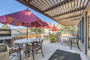 King bed, Pool, Convenient, Super Clean! - Image 4
