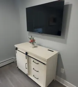 Comfort Meets Style 3BR Plus Parking - Image 5
