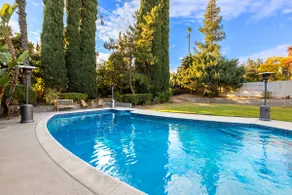 Adorable 4 bedroom home with Pool & more - Image 2