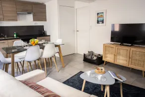 Central, Air-conditioned, Netflix - Image 2