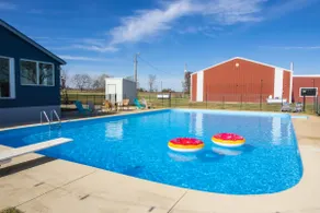 Farm View/Pool/FirePit/PS4/85”TV - Image 3