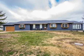 Farm View/Pool/FirePit/PS4/85”TV - Image 2
