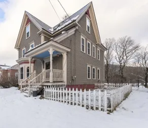 Baker River Town House - Image 3