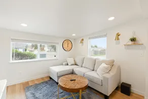 Cozy Bungalow Home 2br, 1ba - 9 min to Tacoma Dome - Image 2