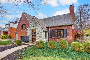Peaceful retreat in heart of Dayton fenced yard - Image 3