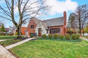 Peaceful retreat in heart of Dayton fenced yard - Image 4