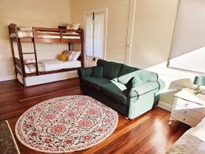 Oaktree Farmhouse - Image 4