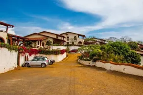 Center Villa with Ocean Views - Image 4