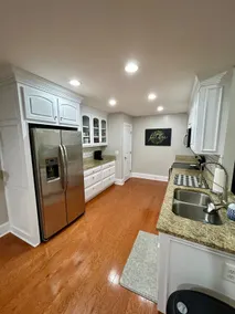 *NEW* Affordable, King bed, fenced yard - Image 4