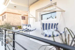 Charming New Beachside House up to 8 Beds! - Image 2