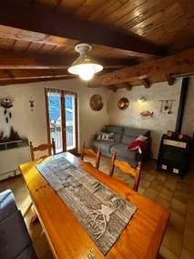 A mountain cabin in the city - Image 4