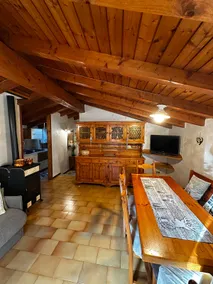 A mountain cabin in the city - Image 2