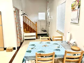 Cozy 2-bedroom guesthouse in a convenient location - Image 4