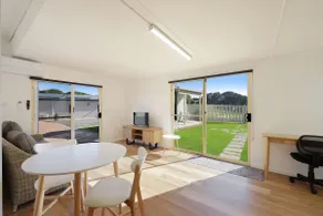 Logans Beach Apartments - Elements - Image 2