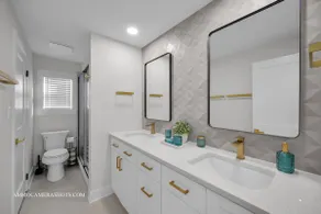 Centrally Located - proximity to O' Hare Airport - Image 5