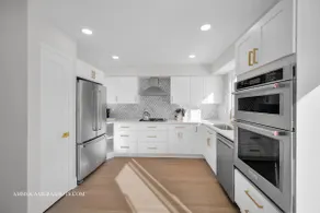 Centrally Located - proximity to O' Hare Airport - Image 4