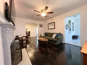 Murray Hill Bungalow - Image 4