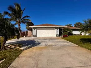 Cozy Spacious Home Pool & Full Tiki Bar - Image 2