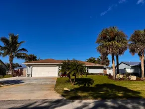 Cozy Spacious Home Pool & Full Tiki Bar - Image 3