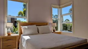 Light filled townhouse w/ double ensuites - Image 4