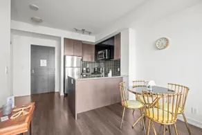 Cozy 1 Bedroom Dunfield Ave - Image 4