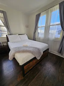Spacious 2br Apt| 3 Beds | 15 Min To Nyc - Image 3