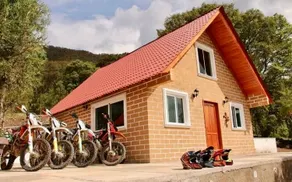 Cabin surrounded by nature - Image 2