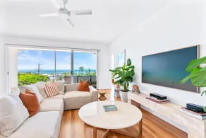 Newly Renovated Hi-End Water Views & Private Pool - Image 2