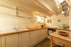 Briar fishermans Cottage and garden by the coast - Image 3
