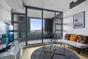 2BR Apt︱Free Parking︱Walk to Ashfield Mall & Train - Image 2