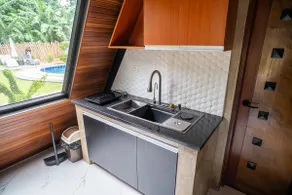 A Skylight Cabin - Image 5