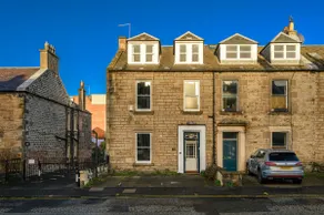 Charming Guesthouse Stay - Image 4